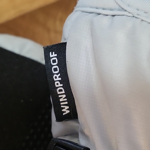 Fleece lined, windproof gloves by head. Size Small - Picture 3 of 4